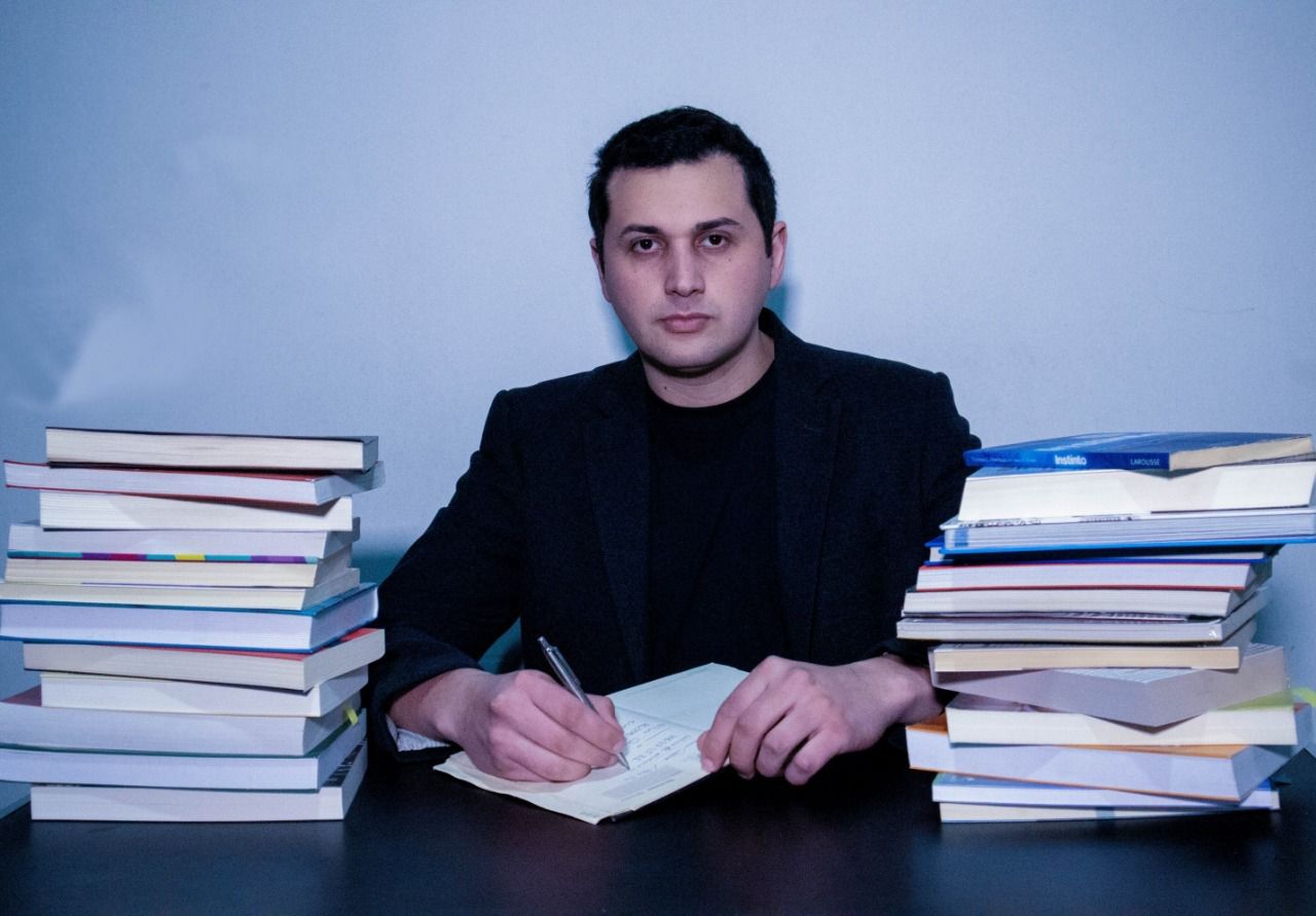 Professor Rodrigo Prado